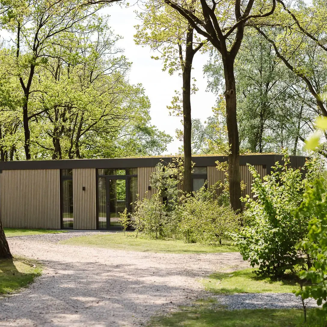 Moderne houten lodge in bosrijke omgeving bij Zicht op Twente Markelo